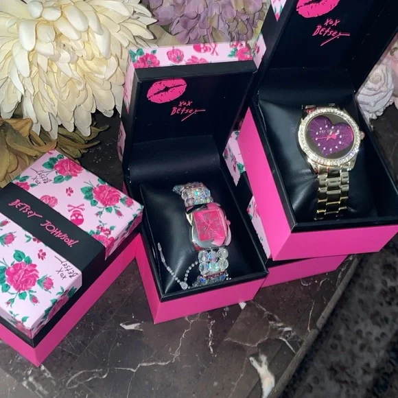 One pieceBETSET JOHNSON XOX WATCHES NWTAND BOX